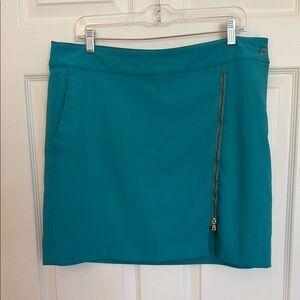 Teal Women’s Zip-Accent Golf Skirt.